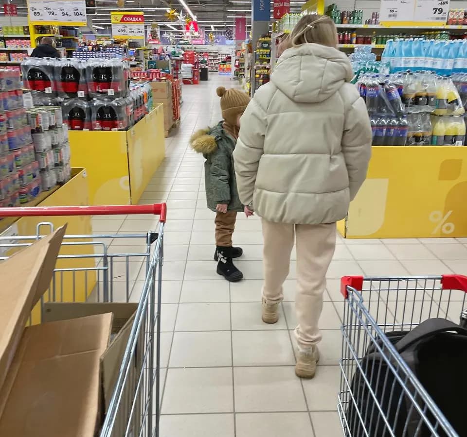 Для чего продавцы "Магнитов" и "Пятёрочек" забирают себе домой маленькие пакетики из ящиков с бананами