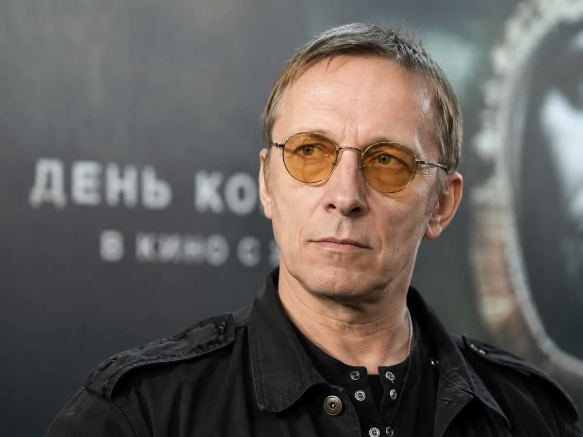 «Какие танки в эпоху дронов»: Иван Охлобыстин неожиданно поддержал парад Победы без техники — и заговорил о «военной аскезе»