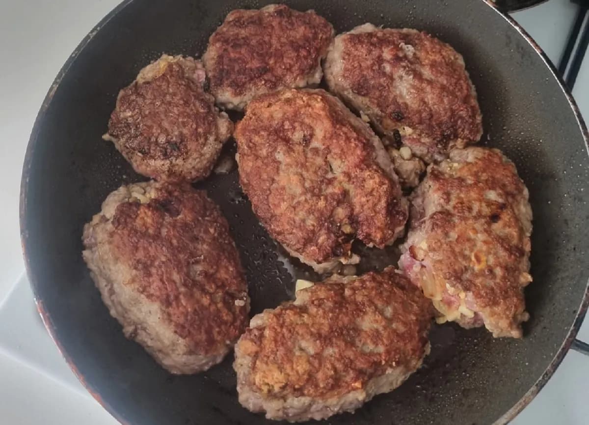 2 ложки в фарш — котлеты вкуснее, чем в детстве: сочные, воздушные и нежные