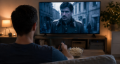 После «Ликвидации» многие проходят мимо этого сериала — а зря: драма с Устюговым про белую эмиграцию получила 8,3 и разрывает финалом