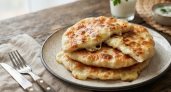 Беру кефир и свежую зелень — получается вкуснее чебуреков и проще хачапури: 15 минут и вкуснейшие лепешки готовы