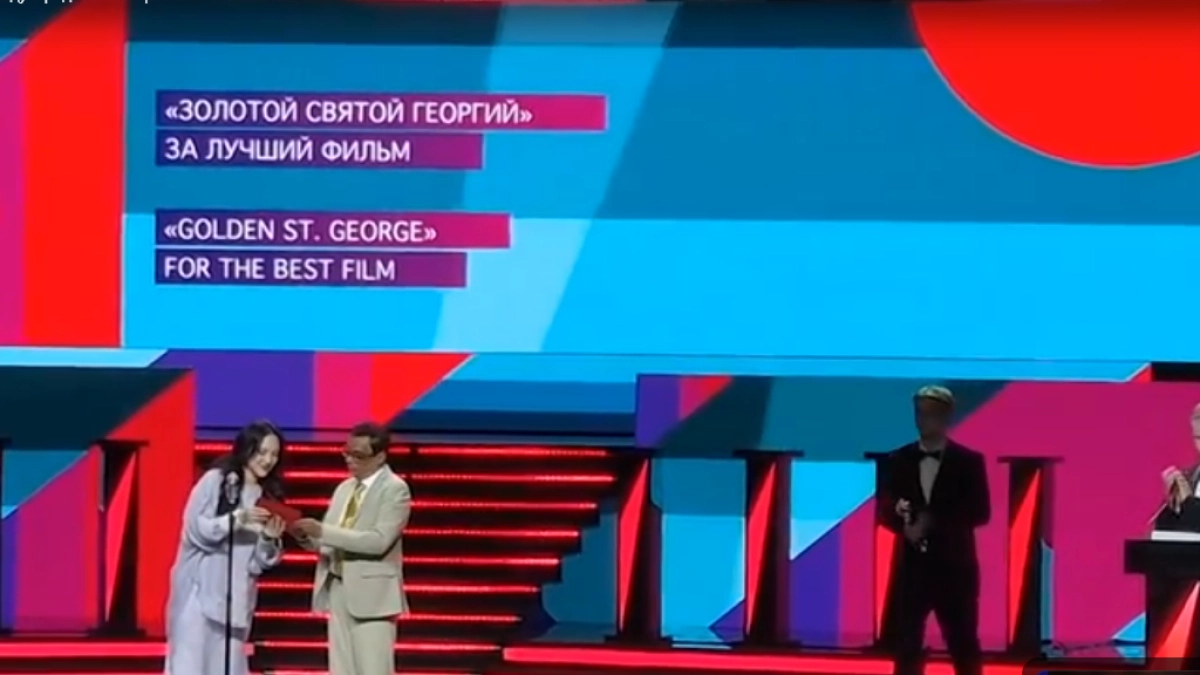 Скандал на ММКФ — Сокурову пообещали премию, но фестиваль заявил, что такого решения не было