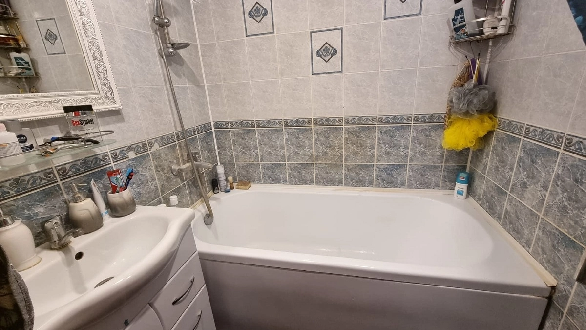 4 ложки на губку — и ванна белее облака: никакого желтого налета и ржавчины — сияет как с витрины