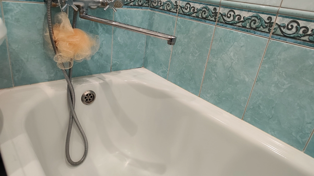 Плитка в ванной — прошлый век: сейчас все переходят на этот тренд — намного красивее и практичнее