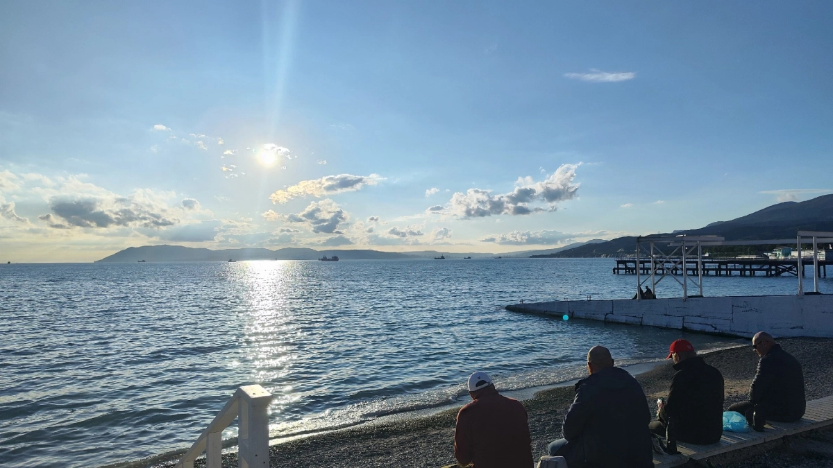 На наш юг больше ни ногой, нашла для себя другое место: вода теплая, не хамят и в 2 раза дешевле, чем в Абхазии