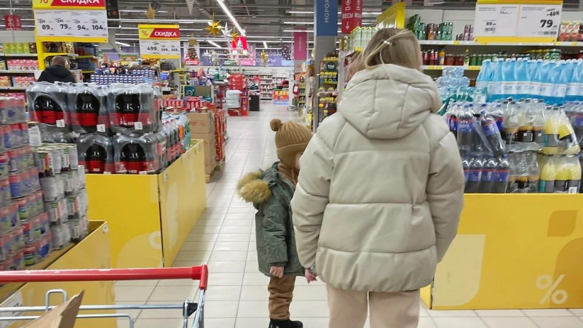 Для чего продавцы "Магнитов" и "Пятёрочек" забирают себе домой маленькие пакетики из ящиков с бананами 
